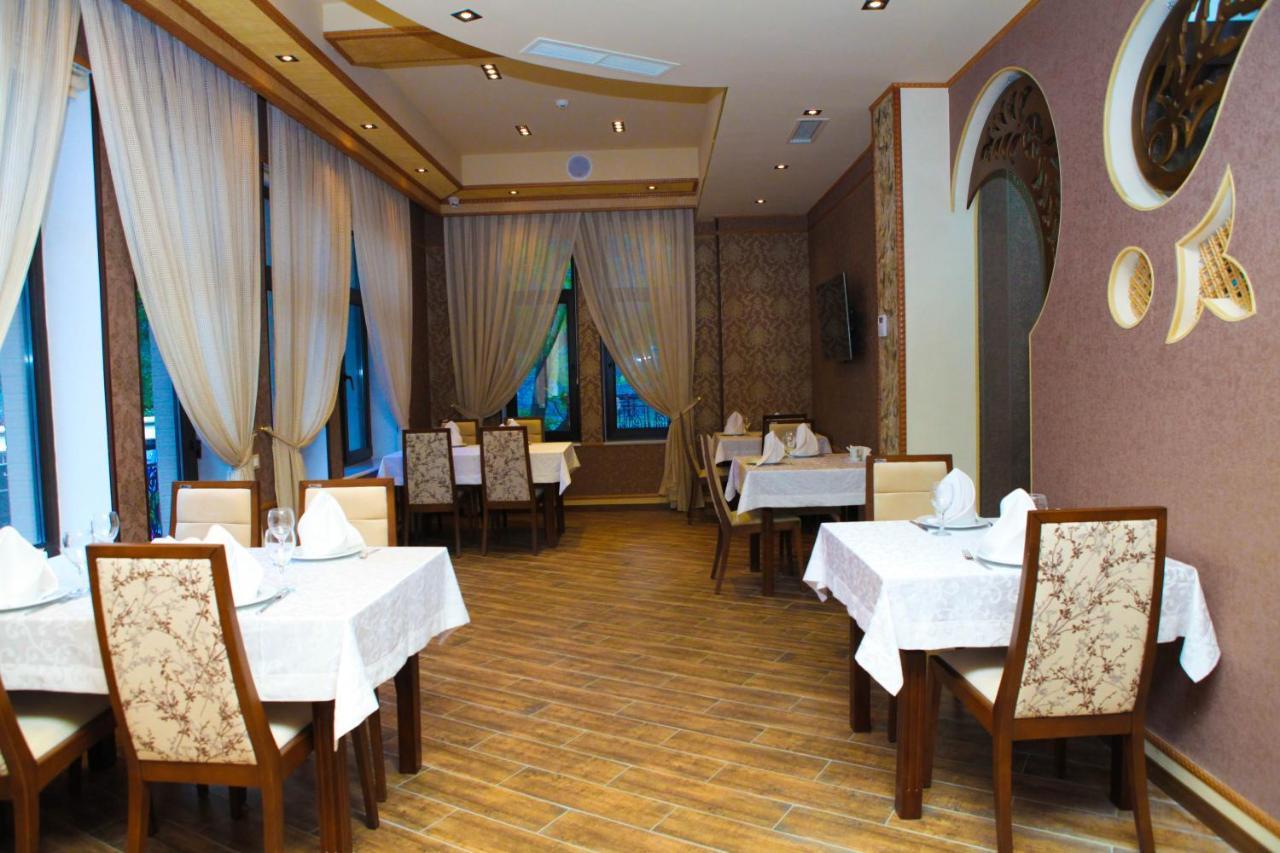 Bergs Otel And Restaurant Qakh Eksteriør bilde